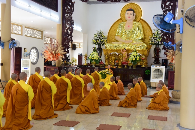 Pratimoksa commandment rite and precept listen of monks of Hoang Phap pagoda