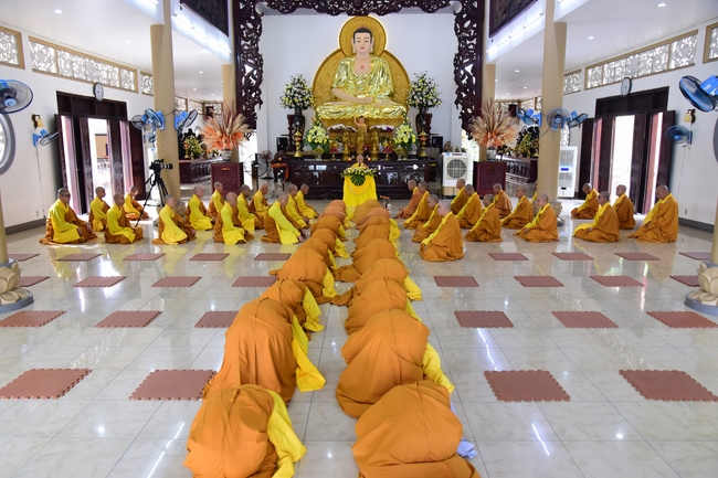 Pratimoksa commandment rite and precept listen of monks of Hoang Phap pagoda