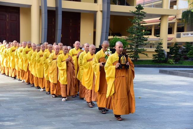 Pratimoksa commandment rite and precept listen of monks of Hoang Phap pagoda