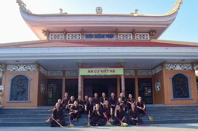 Quý Thầy chùa Hoằng Pháp an cư tập trung