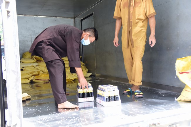 Supporting people in need during the Covid-19 pandemic of Hoang Phap Pagoda