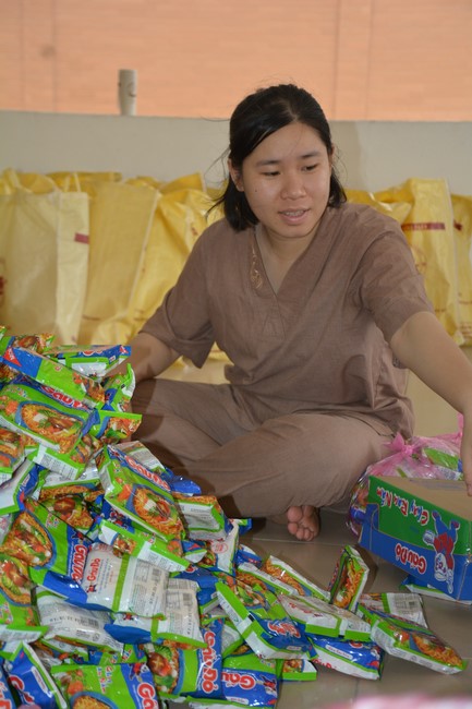 Supporting people in need during the Covid-19 pandemic of Hoang Phap Pagoda