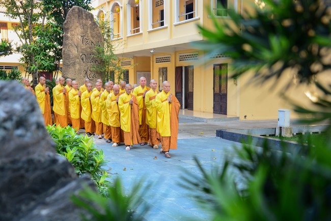 Pratimoksa commandment rite and listening precepts of monks of Hoang Phap pagoda