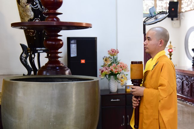 Pratimoksa commandment rite and listening precepts of monks of Hoang Phap pagoda