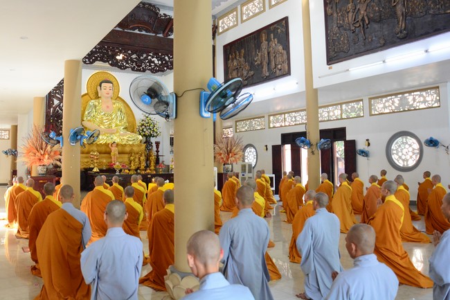 Pratimoksa commandment rite and listening precepts of monks of Hoang Phap pagoda