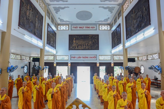 Pratimoksa commandment rite and listening precepts of monks of Hoang Phap pagoda
