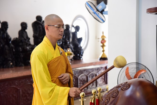Pratimoksa commandment rite and listening precepts of monks of Hoang Phap pagoda