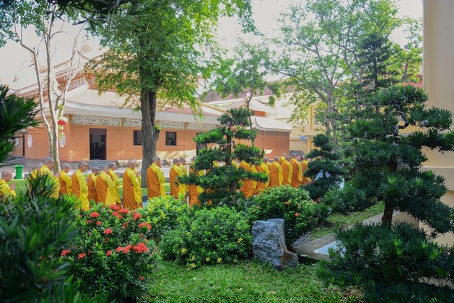 Pratimoksa commandment rite and listening precepts of monks of Hoang Phap pagoda