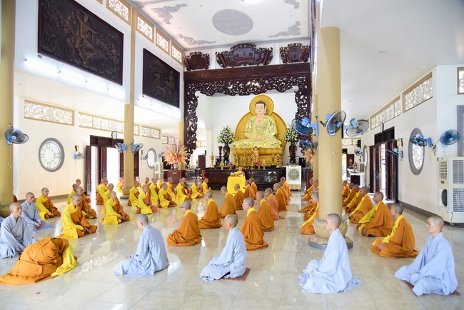 Pratimoksa commandment rite and listening precepts of monks of Hoang Phap pagoda
