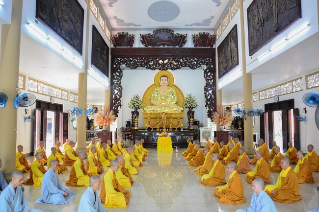 Pratimoksa commandment rite and listening precepts of monks of Hoang Phap pagoda