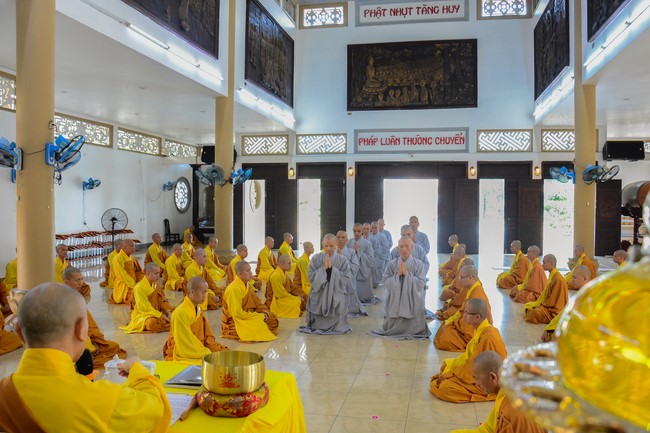 Pratimoksa commandment rite and listening precepts of monks of Hoang Phap pagoda