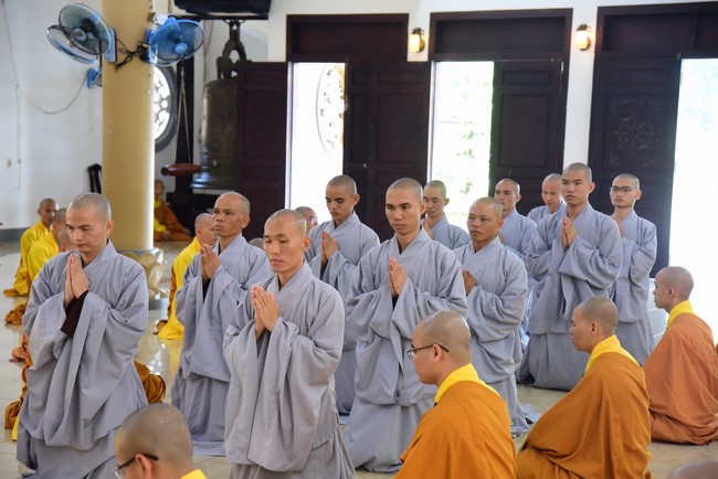 Pratimoksa commandment rite and listening precepts of monks of Hoang Phap pagoda