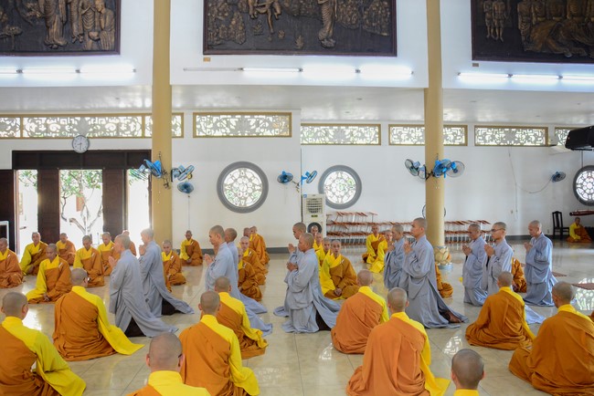Pratimoksa commandment rite and listening precepts of monks of Hoang Phap pagoda
