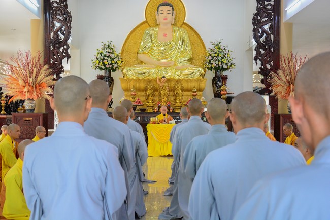 Pratimoksa commandment rite and listening precepts of monks of Hoang Phap pagoda
