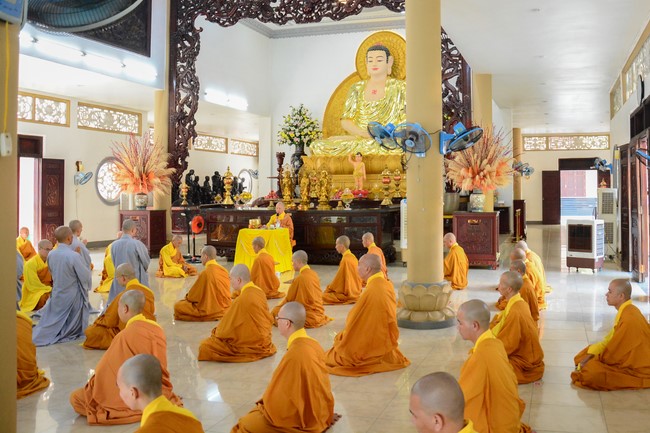 Pratimoksa commandment rite and listening precepts of monks of Hoang Phap pagoda