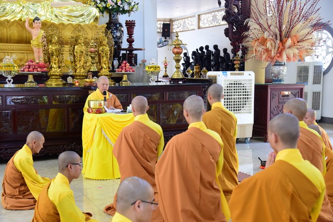 Pratimoksa commandment rite and listening precepts of monks of Hoang Phap pagoda