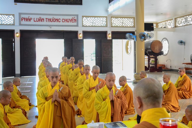 Pratimoksa commandment rite and listening precepts of monks of Hoang Phap pagoda
