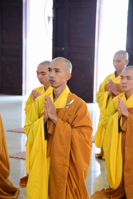 Pratimoksa commandment rite and listening precepts of monks of Hoang Phap pagoda