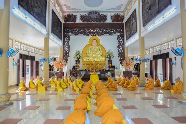 Pratimoksa commandment rite and listening precepts of monks of Hoang Phap pagoda