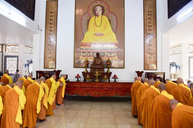 Pratimoksa commandment rite and listening precepts of monks of Hoang Phap pagoda