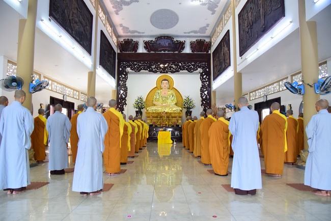 Pratimoksa commandment rite and listening precepts of monks of Hoang Phap pagoda