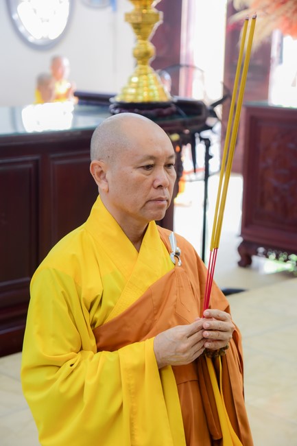 Pratimoksa commandment rite and listening precepts of monks of Hoang Phap pagoda