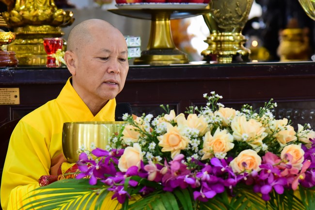 Pratimoksa commandment rite and precept listen at Hoang Phap pagoda