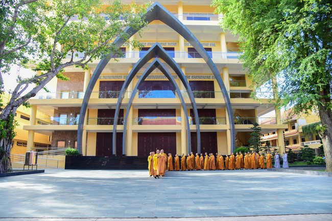 Pratimoksa commandment rite and precept listen at Hoang Phap pagoda