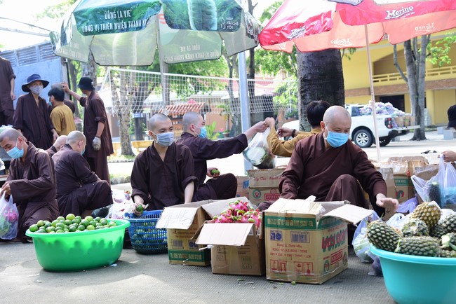 Continuing to support people in need in the Covid-19 pandemic of Hoang Phap Pagoda (series 5)