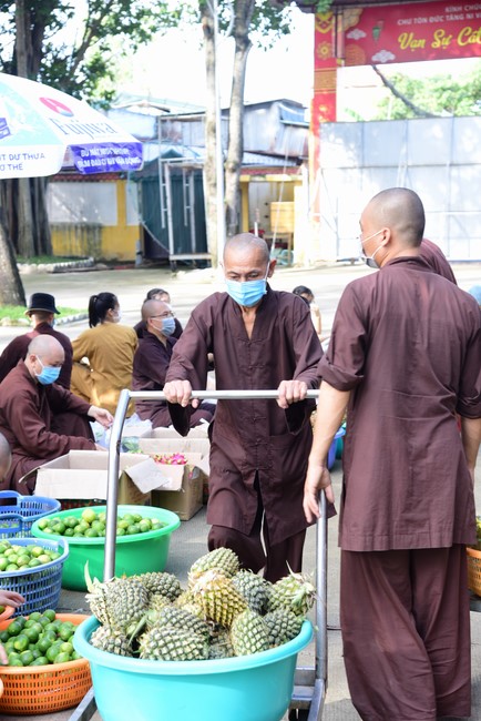 Continuing to support people in need in the Covid-19 pandemic of Hoang Phap Pagoda (series 5)