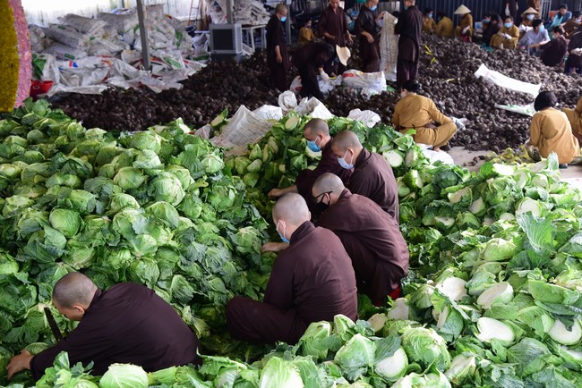 Continuing to support people in need in the Covid-19 pandemic of Hoang Phap Pagoda (series 5)