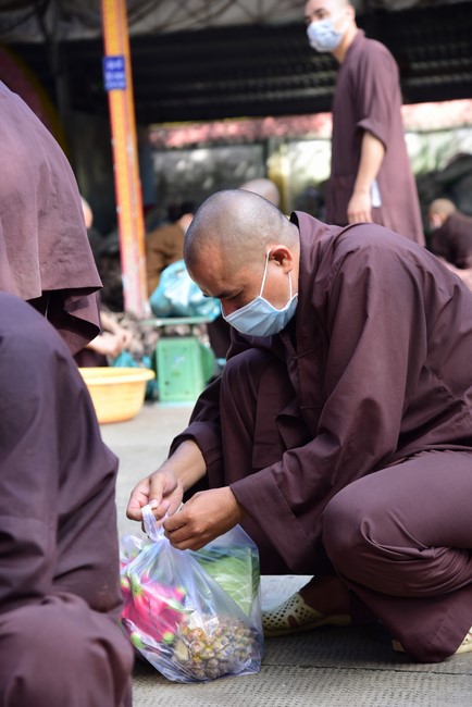 Continuing to support people in need in the Covid-19 pandemic of Hoang Phap Pagoda (series 5)