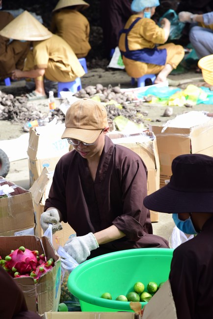 Continuing to support people in need in the Covid-19 pandemic of Hoang Phap Pagoda (series 5)