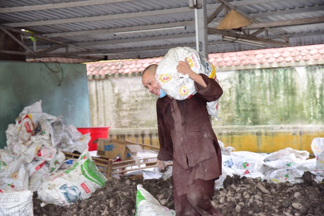 Continuing to support people in need in the Covid-19 pandemic of Hoang Phap Pagoda (series 5)