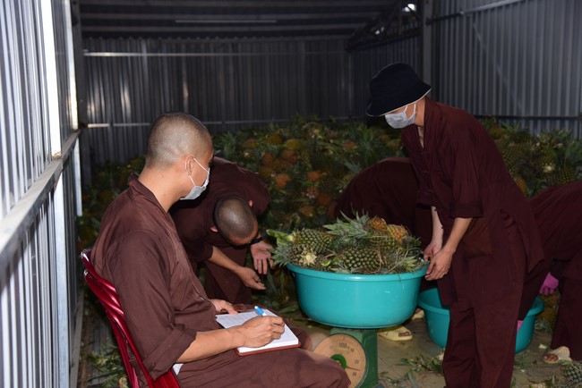 Continuing to support people in need in the Covid-19 pandemic of Hoang Phap Pagoda (series 5)