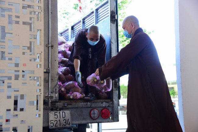 Continuing to support people in need in the Covid-19 pandemic of Hoang Phap Pagoda (series 5)