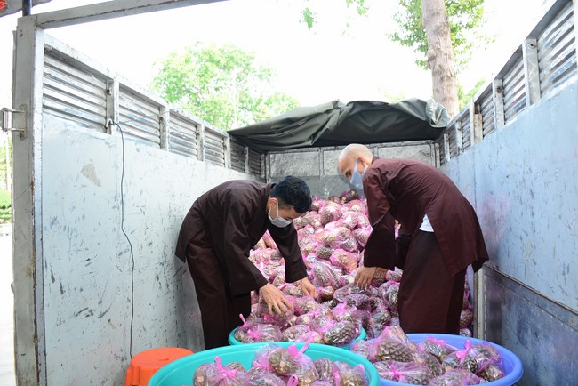 Continuing to support people in need in the Covid-19 pandemic of Hoang Phap Pagoda (series 5)