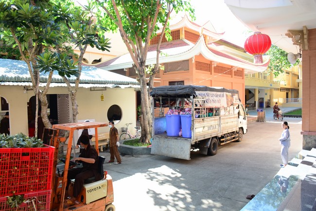 Continuing to support people in need in the Covid-19 pandemic of Hoang Phap Pagoda (series 5)