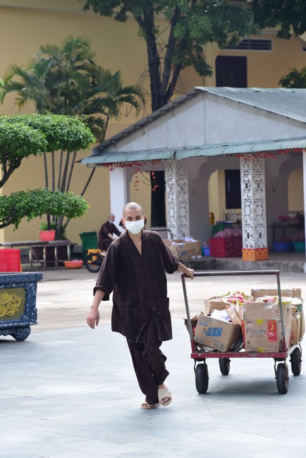 Continuing to support people in need in the Covid-19 pandemic of Hoang Phap Pagoda (series 5)