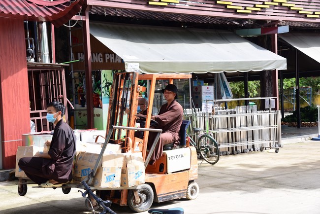 Continuing to support people in need in the Covid-19 pandemic of Hoang Phap Pagoda (series 5)