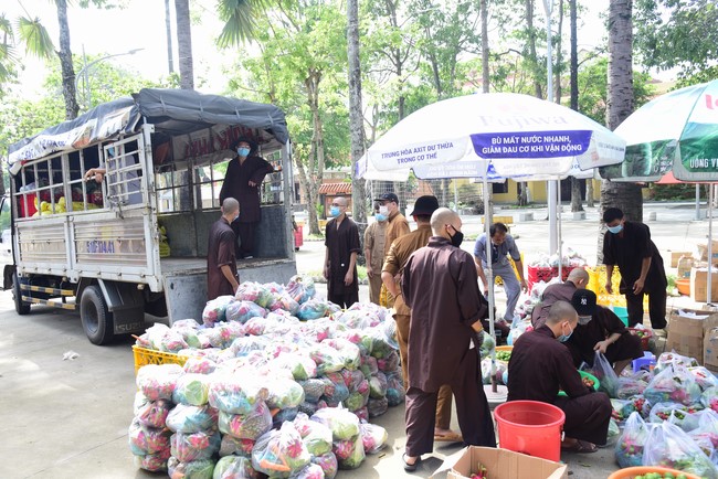 Continuing to support people in need in the Covid-19 pandemic of Hoang Phap Pagoda (series 5)