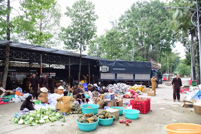 Continuing to support people in need in the Covid-19 pandemic of Hoang Phap Pagoda (series 5)