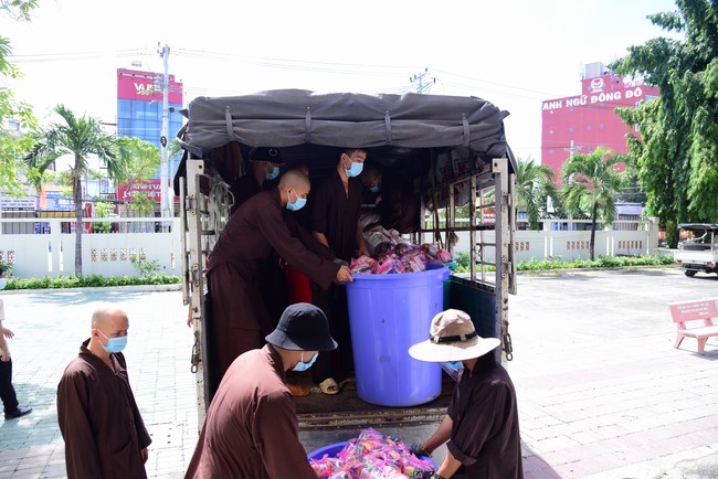 Continuing to support people in need in the Covid-19 pandemic of Hoang Phap Pagoda (series 5)
