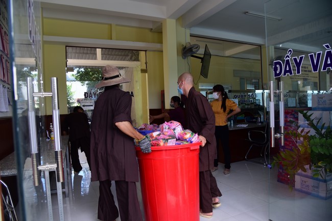 Continuing to support people in need in the Covid-19 pandemic of Hoang Phap Pagoda (series 5)