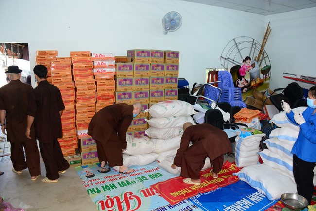 Continuing to support people in need in the Covid-19 pandemic of Hoang Phap Pagoda (series 5)