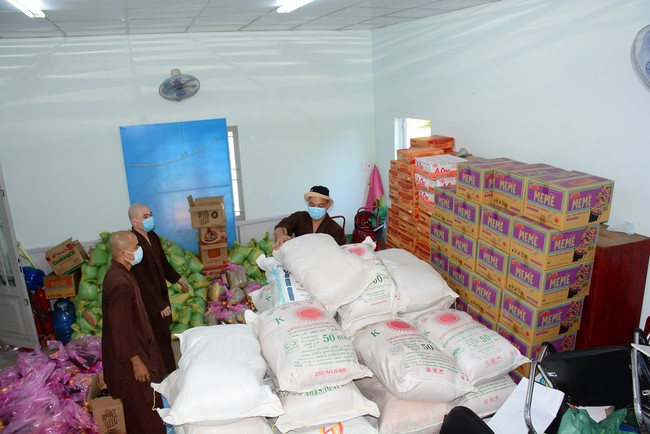 Continuing to support people in need in the Covid-19 pandemic of Hoang Phap Pagoda (series 5)