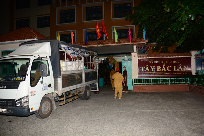 Continuing to support people in need in the Covid-19 pandemic of Hoang Phap Pagoda (series 5)