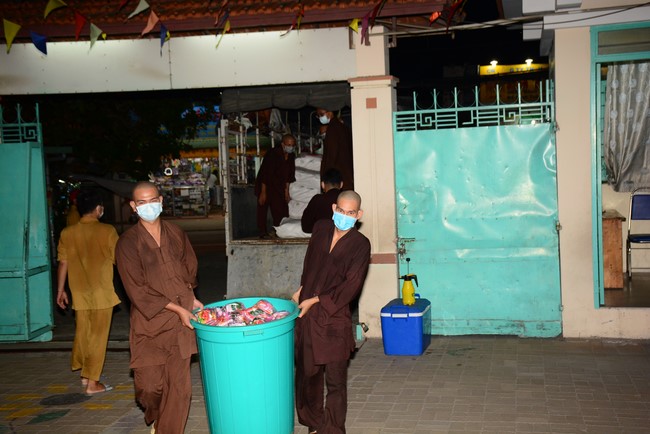 Continuing to support people in need in the Covid-19 pandemic of Hoang Phap Pagoda (series 5)
