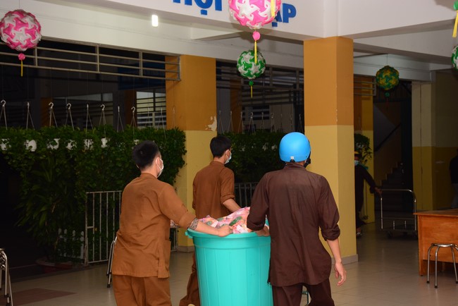 Continuing to support people in need in the Covid-19 pandemic of Hoang Phap Pagoda (series 5)