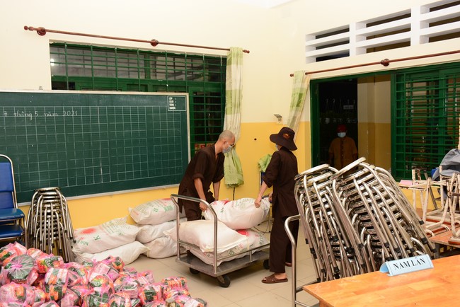 Continuing to support people in need in the Covid-19 pandemic of Hoang Phap Pagoda (series 5)